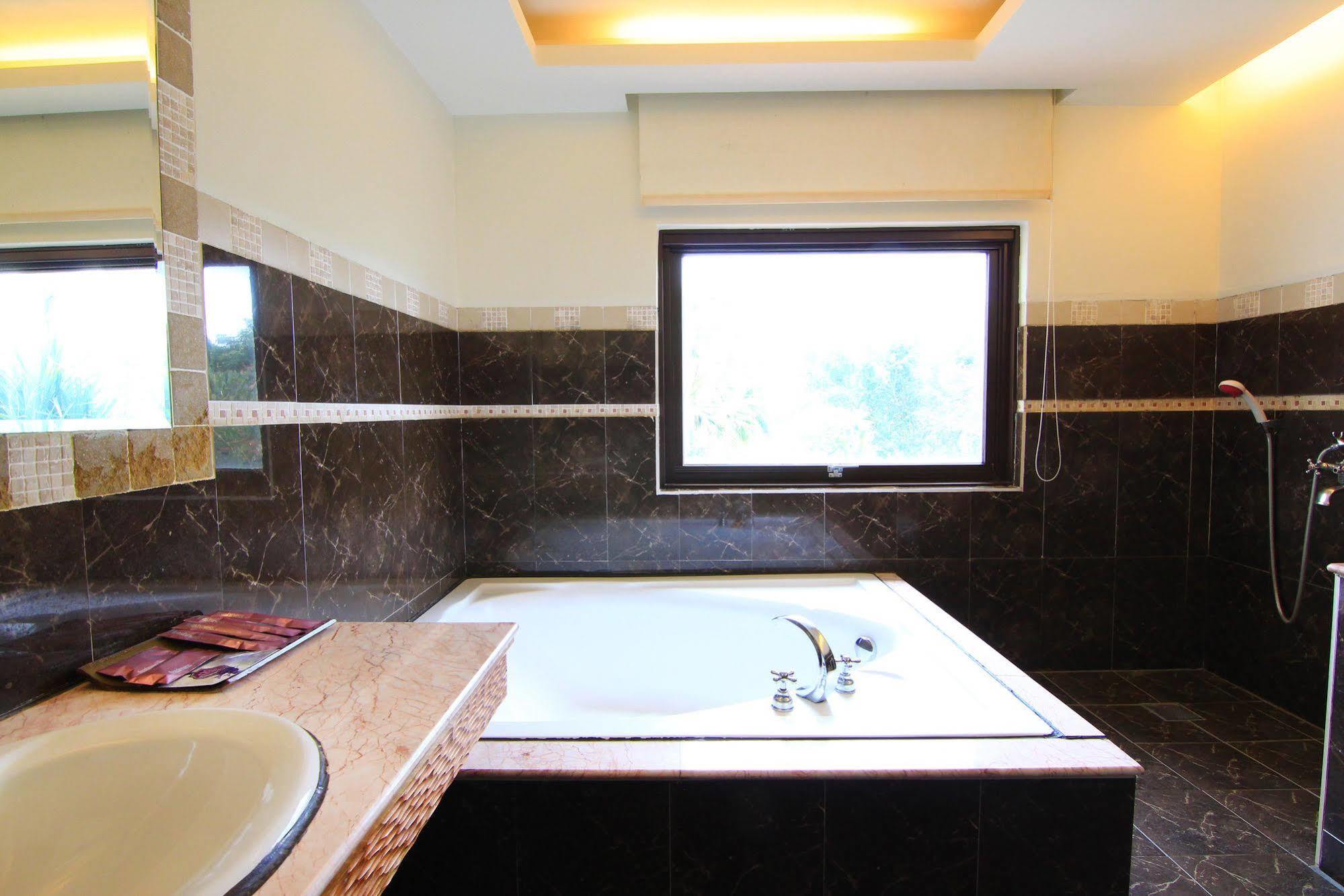Palm Villa Guesthouse Nantou Luaran gambar